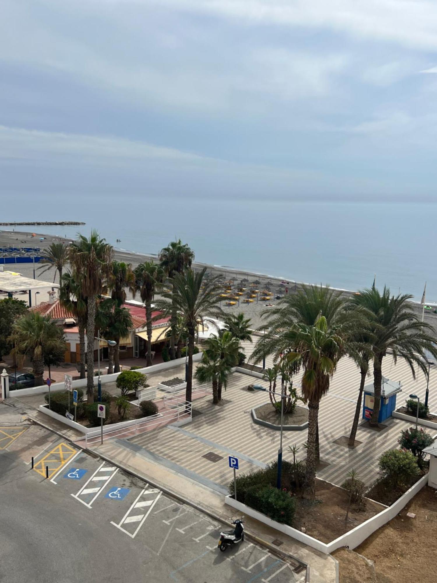 Estudio Mar En Calma, Primera Linea De Playa Con Vistas Al Mar Torrox Luaran gambar